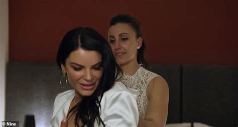 sexvedos|My masseuse shows me how lesbian sex works properly.